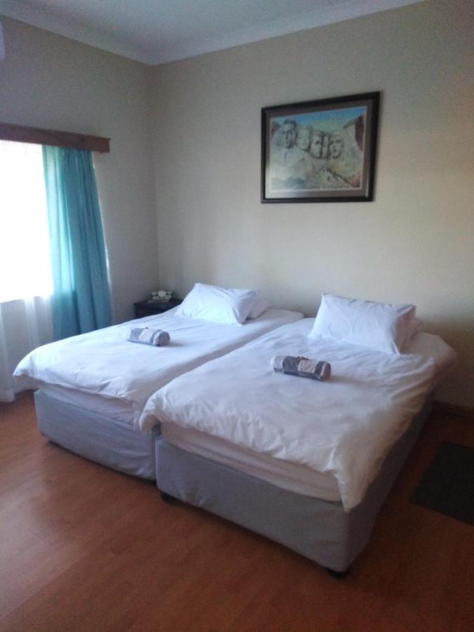 Xenia Bed & Breakfast Виндхук Экстерьер фото