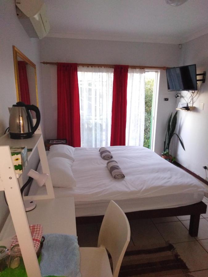 Xenia Bed & Breakfast Виндхук Экстерьер фото
